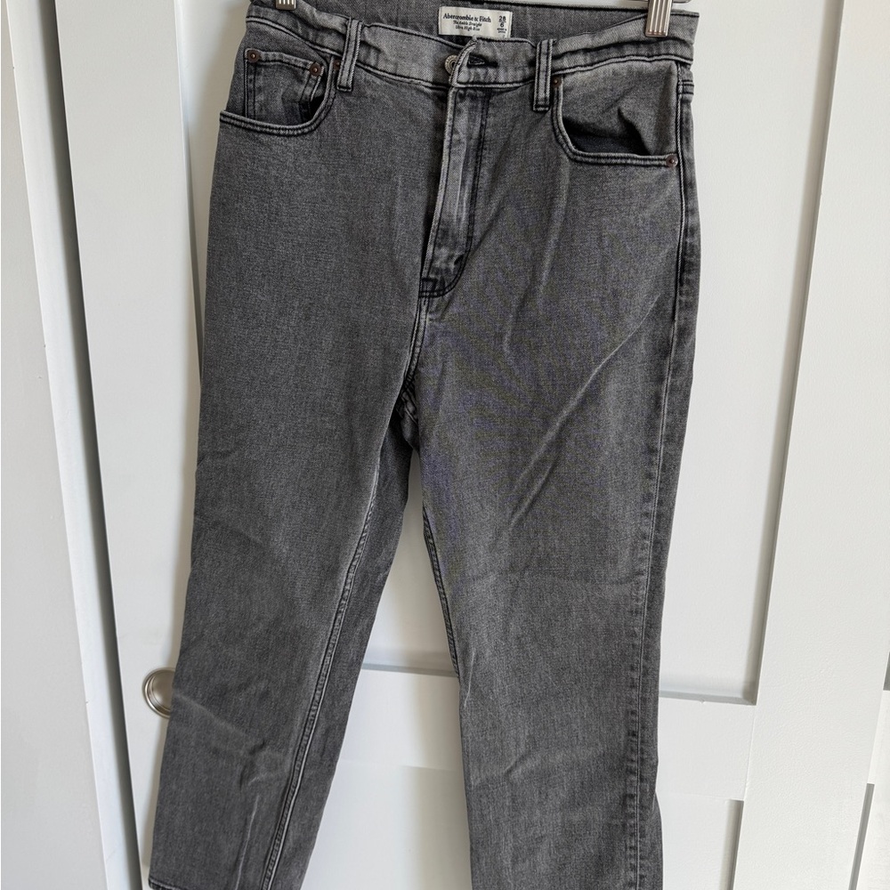 Abercrombie & Fitch Gray Ankle Straight Jeans